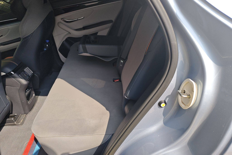 比亚迪 宋PLUS新能源 2024款 荣耀版 DM-i 110km 旗舰型中控内饰21