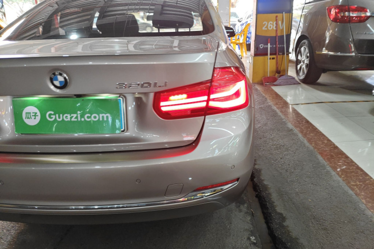 宝马3系 2016款 316Li 时尚型车身外观9