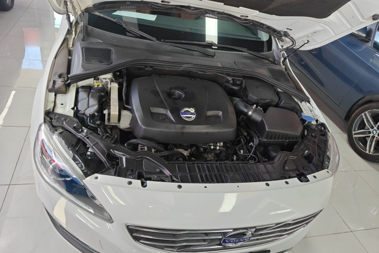 沃尔沃V60 2015款 T5 智雅版机舱底盘24