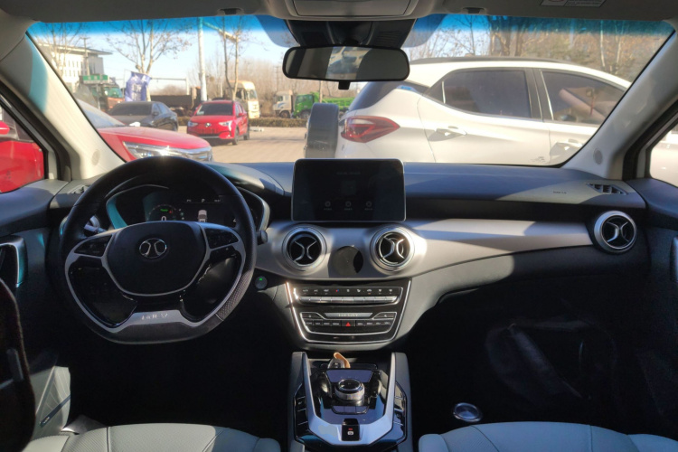 北京汽车 北京EU5 2018款 R550 智潮版中控内饰12