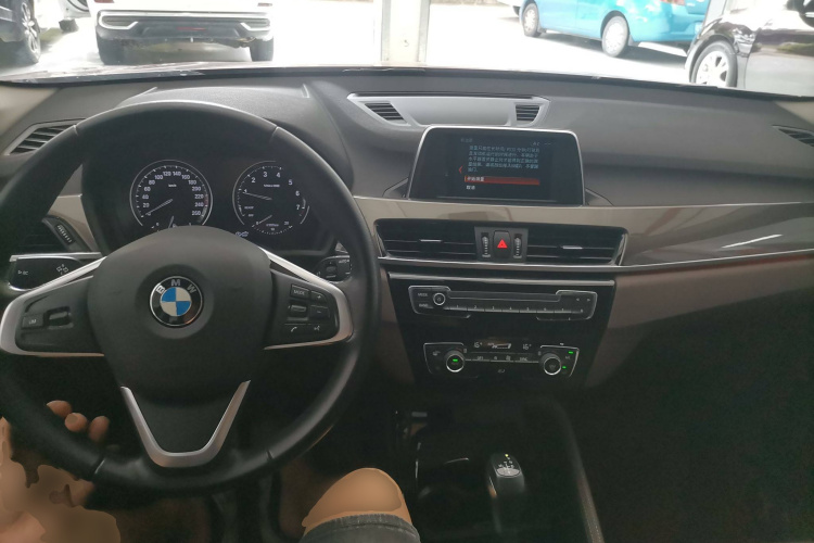 宝马X1 2019款 sDrive18Li 尊享型中控内饰12