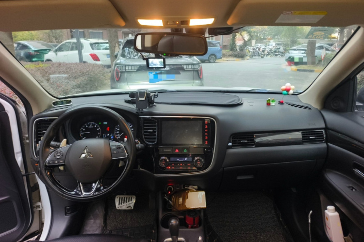 三菱 欧蓝德 2016款 2.4L 四驱豪华版 7座中控内饰12