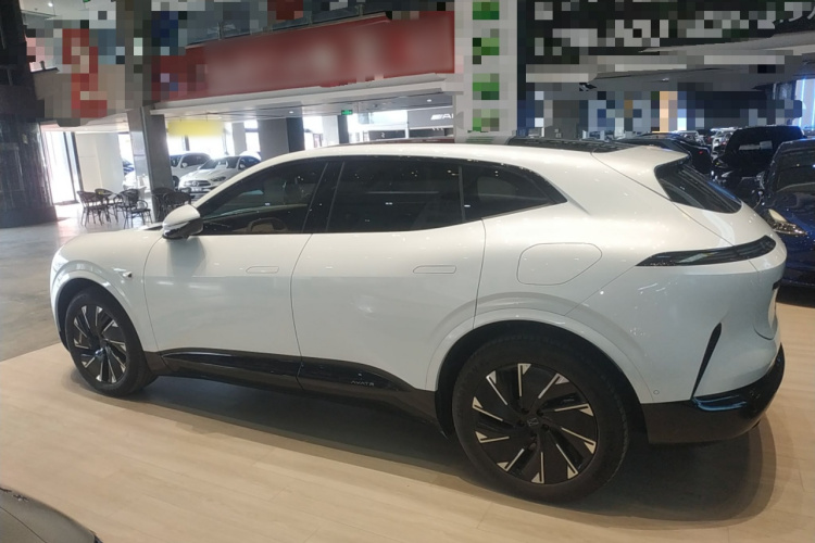 阿维塔07 2024款 Max纯电版车身外观4