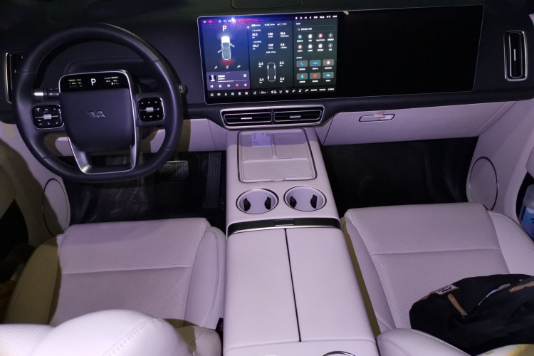 理想汽车 理想L9 2024款 Ultra中控内饰12