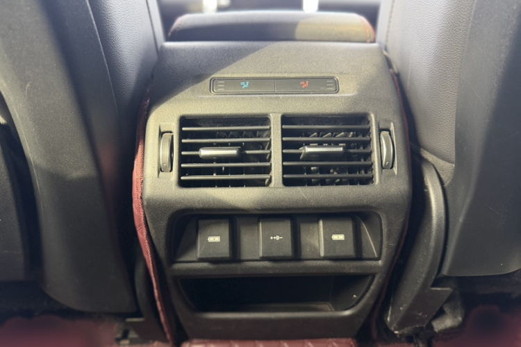 路虎 发现运动版 2020款 249PS R-Dynamic 性能科技版 5座中控内饰7006