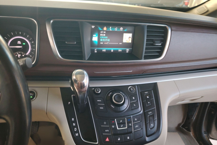 别克GL8 2017款 25S 舒适型 国V局部细节16