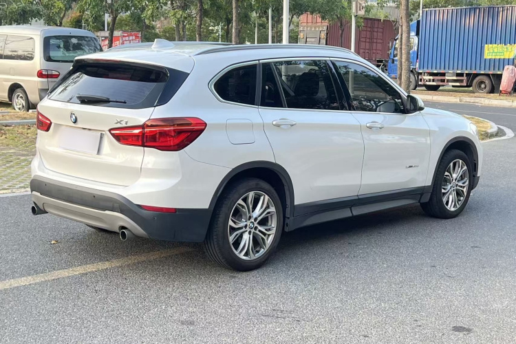 宝马X1 2018款 sDrive20Li 领先型车身外观6010