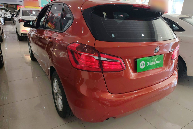 宝马2系旅行车 2016款 218i 时尚型车身外观4