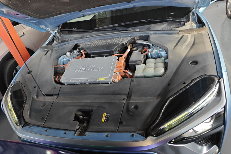 蔚来ES8 2018款 355KM 基准版 七座版机舱底盘24