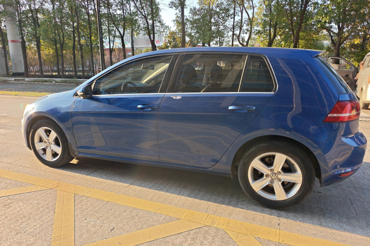 大众 高尔夫 2015款 1.6L 自动舒适型车身外观4
