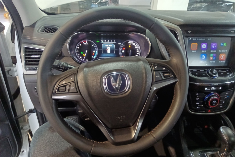 长安CS75 2017款 尚酷版 1.5T 自动锋享型中控内饰13