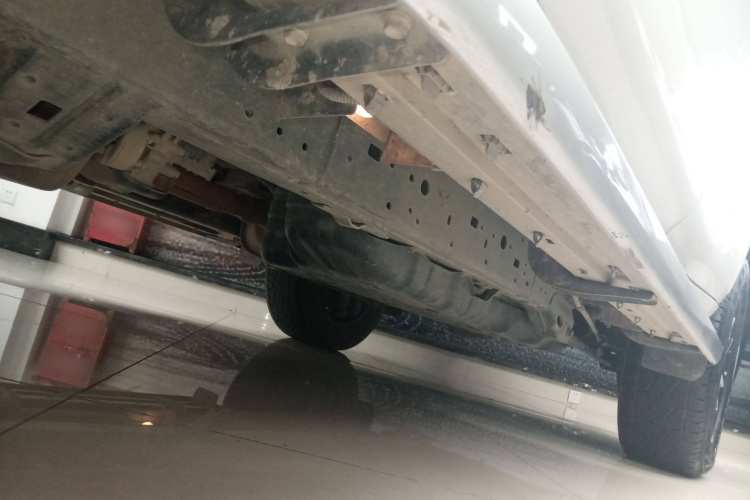 丰田 普拉多 2019款 3.5L 自动TX-L尊享版局部细节9002