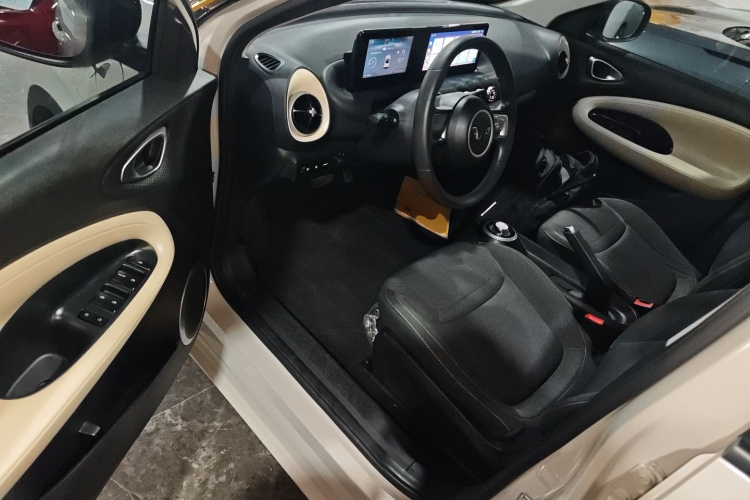 五菱汽车 五菱缤果 2023款 333km 快享款中控内饰20