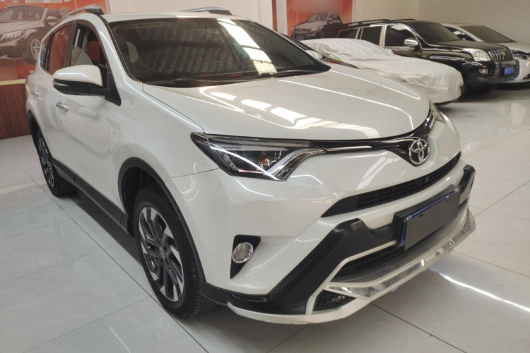 丰田 RAV4荣放 2016款 2.5L 自动四驱精英版车身外观3