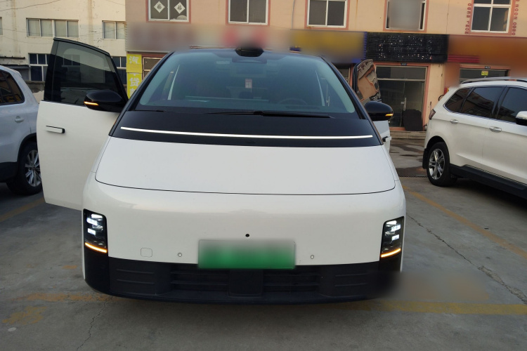 理想汽车 理想MEGA 2024款 Ultra车身外观2