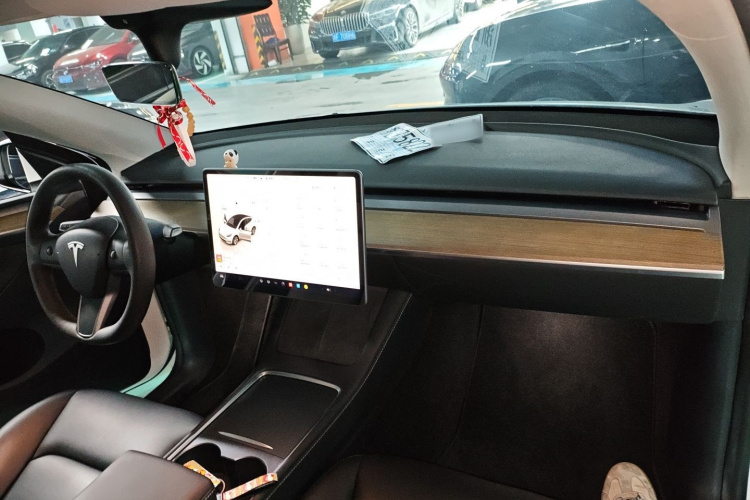 特斯拉 Model Y 2022款 改款 后轮驱动版中控内饰12