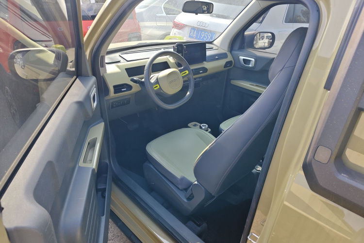 吉利银河 2024款 200km 熊猫骑士中控内饰20