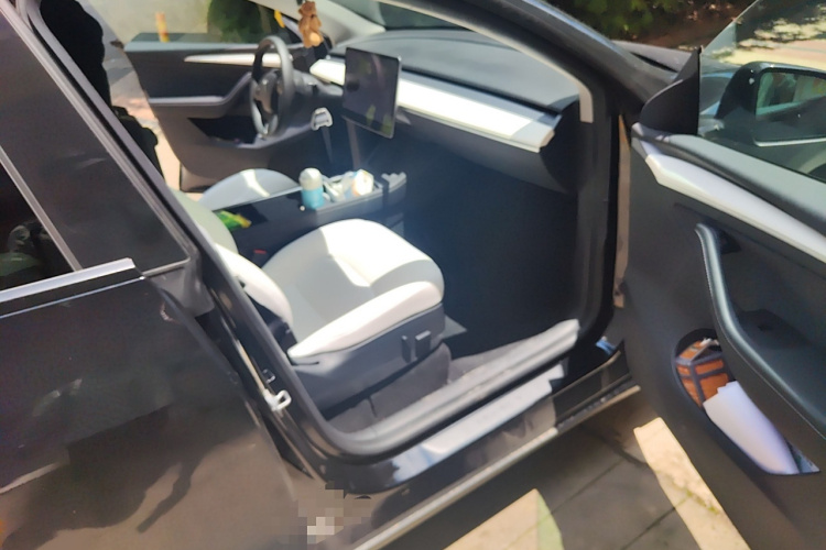 特斯拉 Model Y 2021款 标准续航后驱版局部细节9005