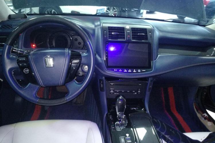 丰田 皇冠 2012款 2.5L Royal 真皮版中控内饰12