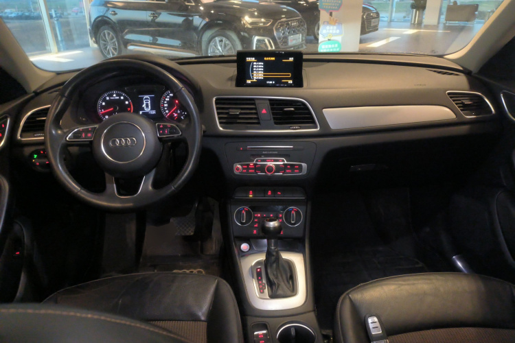 奥迪Q3 2018款 30周年年型 30 TFSI 时尚型中控内饰12