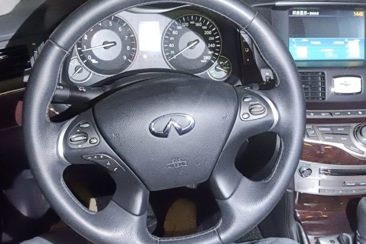 英菲尼迪Q70 2019款 Q70L 2.0T 精英版 PLUS局部细节13