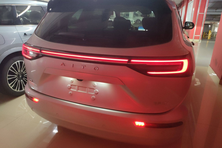 鸿蒙智行 问界M7 2024款 1.5T 智驾四驱Ultra版 5座车身外观6004