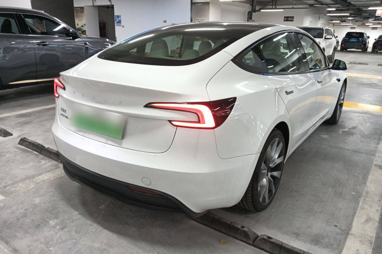 特斯拉 Model 3 2023款 后轮驱动版车身外观7