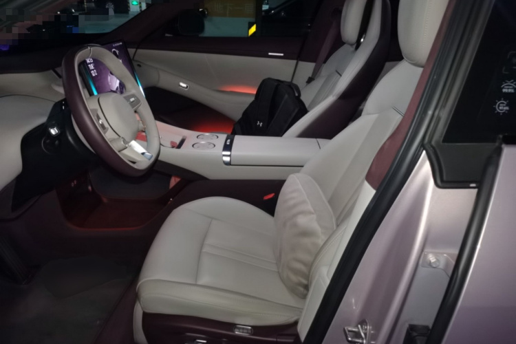 小米汽车 小米YU7 2025款 超长续航高性能四驱Max版中控内饰19