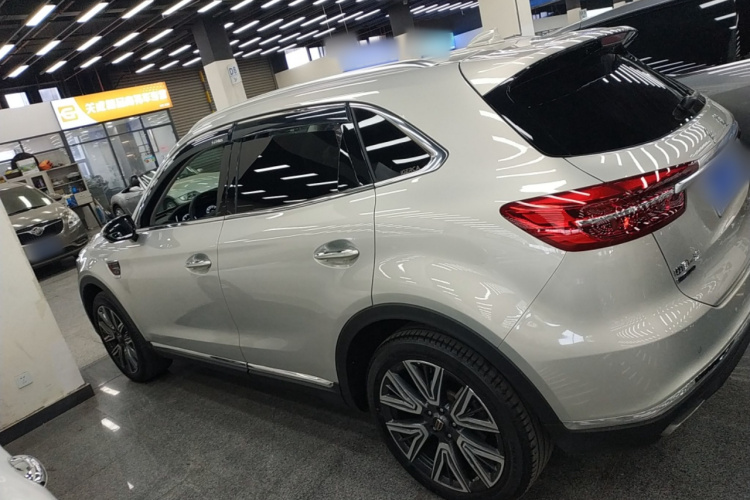 红旗HS5 2022款 改款 2.0T 智联旗享四驱版车身外观4