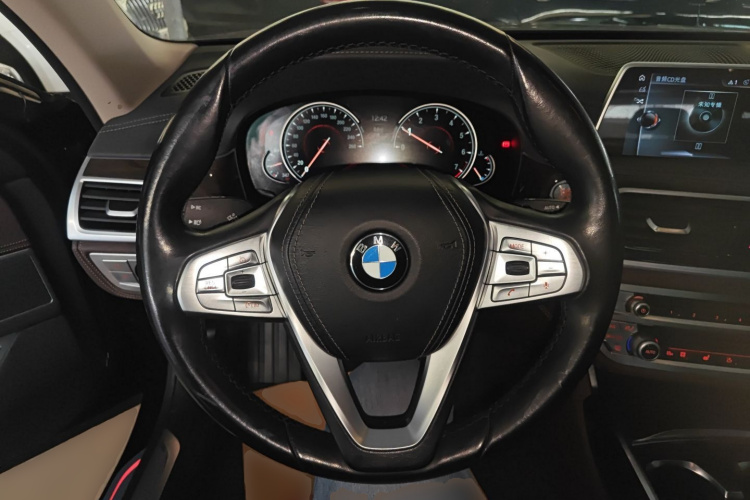 宝马7系 2016款 730Li 领先型中控内饰13