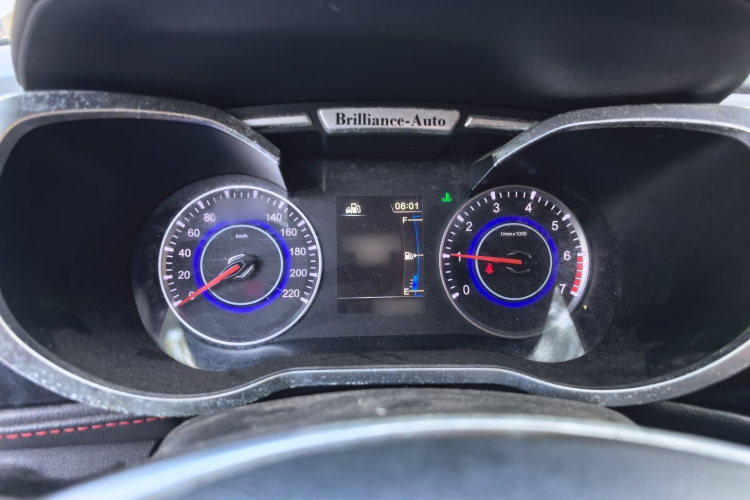 中华V3 2016款 1.5L 手动智能型局部细节14