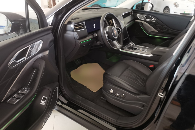 红旗HS7 PHEV 2024款 2.0T PHEV 四驱旗畅版 6座中控内饰20