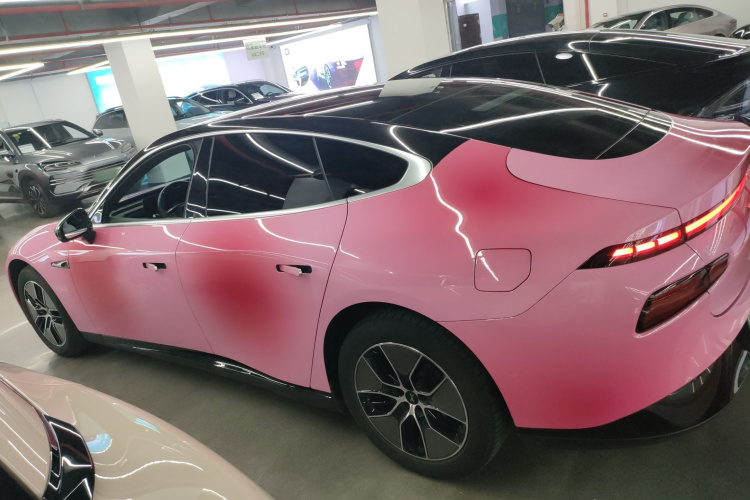 小鹏P7 2023款 P7i 702 Pro车身外观4