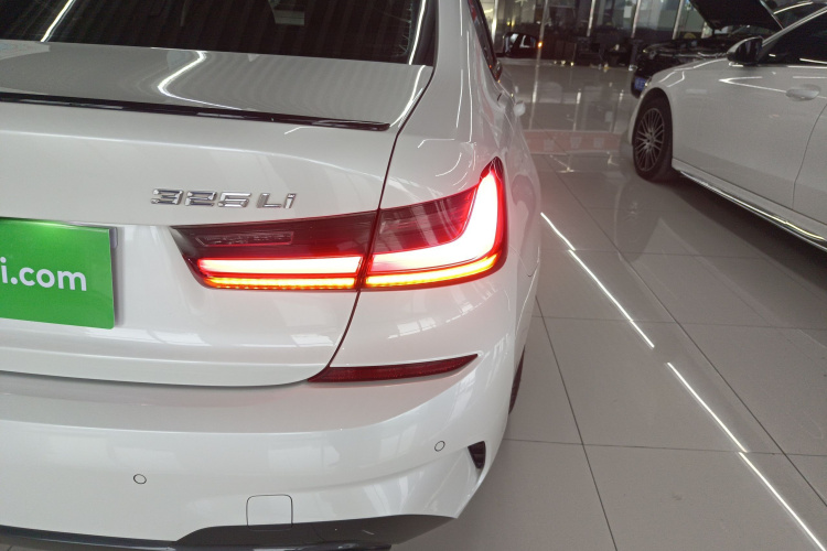 宝马3系 2022款 325Li M运动曜夜套装车身外观9