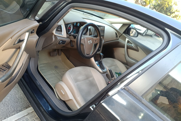 别克 英朗 2013款 GT 1.6L 自动时尚版中控内饰20