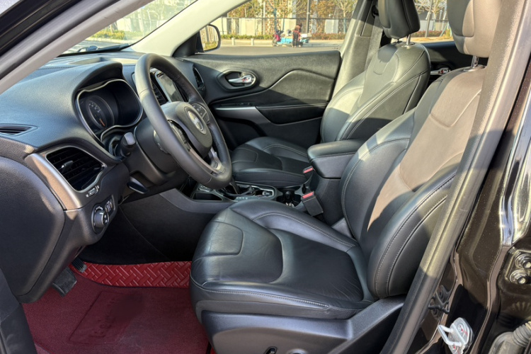 Jeep 自由光 2019款 2.0T 两驱智享版 国V局部细节19