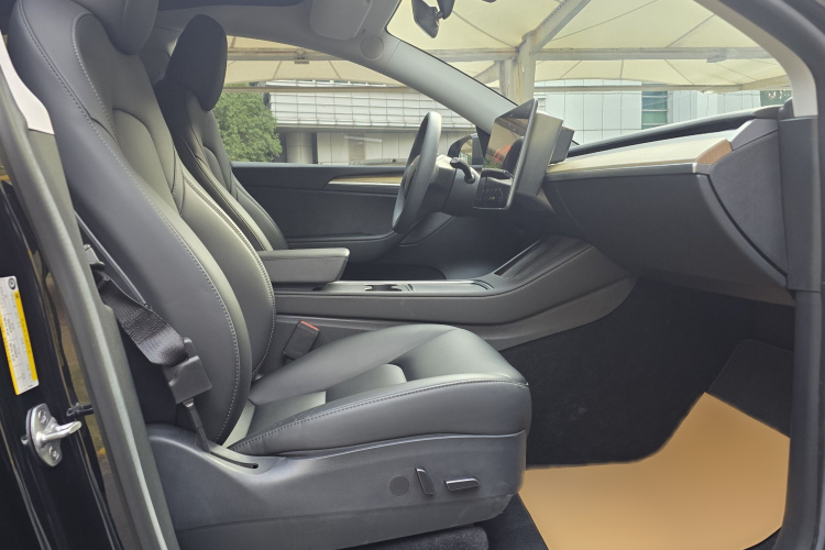 特斯拉 Model Y 2022款 改款 后轮驱动版中控内饰7002