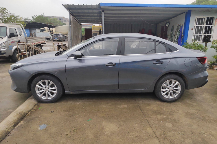 荣威i5 2023款 1.5L CVT豪华版车身外观6003