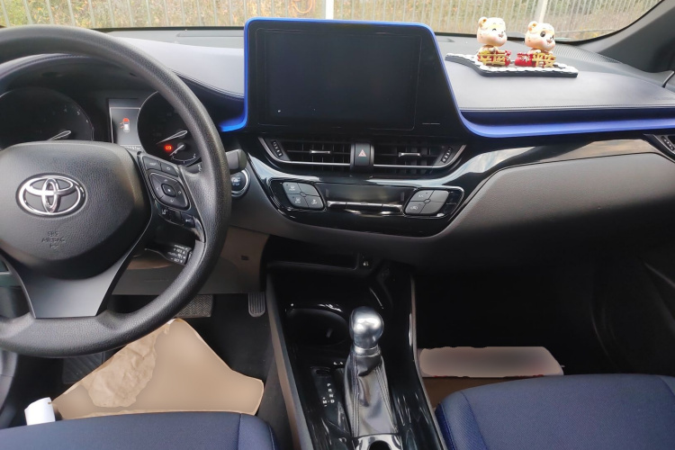 丰田C-HR 2018款 2.0L 领先版 国V中控内饰12
