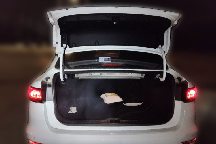 吉利汽车 帝豪 2023款 第4代冠军版 1.5L CVT豪华型中控内饰23