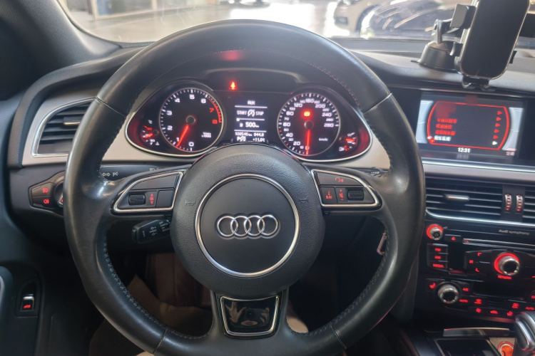 奥迪A4L 2015款 35 TFSI 自动舒适型中控内饰7005