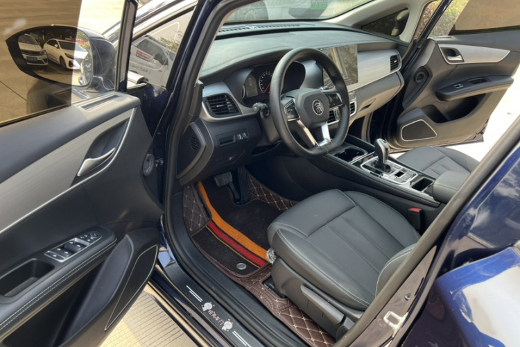 比亚迪 宋MAX 2021款 升级版 1.5T 自动豪华型 7座中控内饰7006