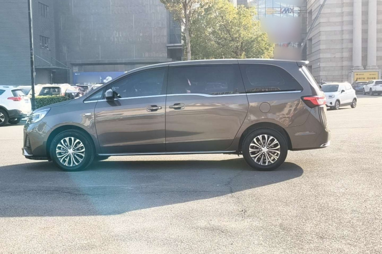 别克GL8 2023款 陆上公务舱 舒适型车身外观6001