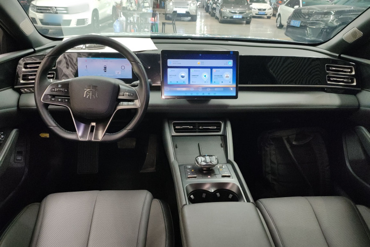 比亚迪 秦L 2024款 DM-i 120KM超越型中控内饰7002