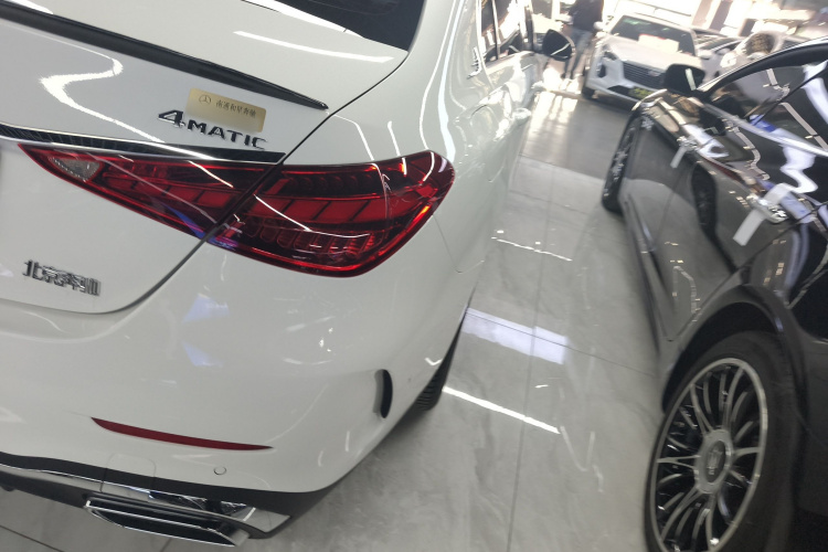 奔驰C级 2023款 改款 C 260 L 运动版车身外观9