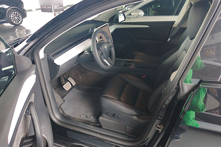 特斯拉 Model Y 2021款 Performance高性能全轮驱动版中控内饰7003