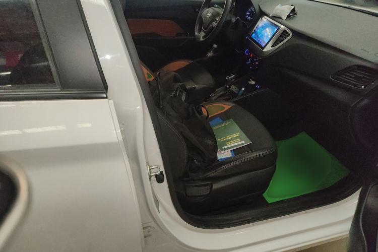 现代 悦纳RV 2017款 1.4L 自动活力版SPORT 国V局部细节41