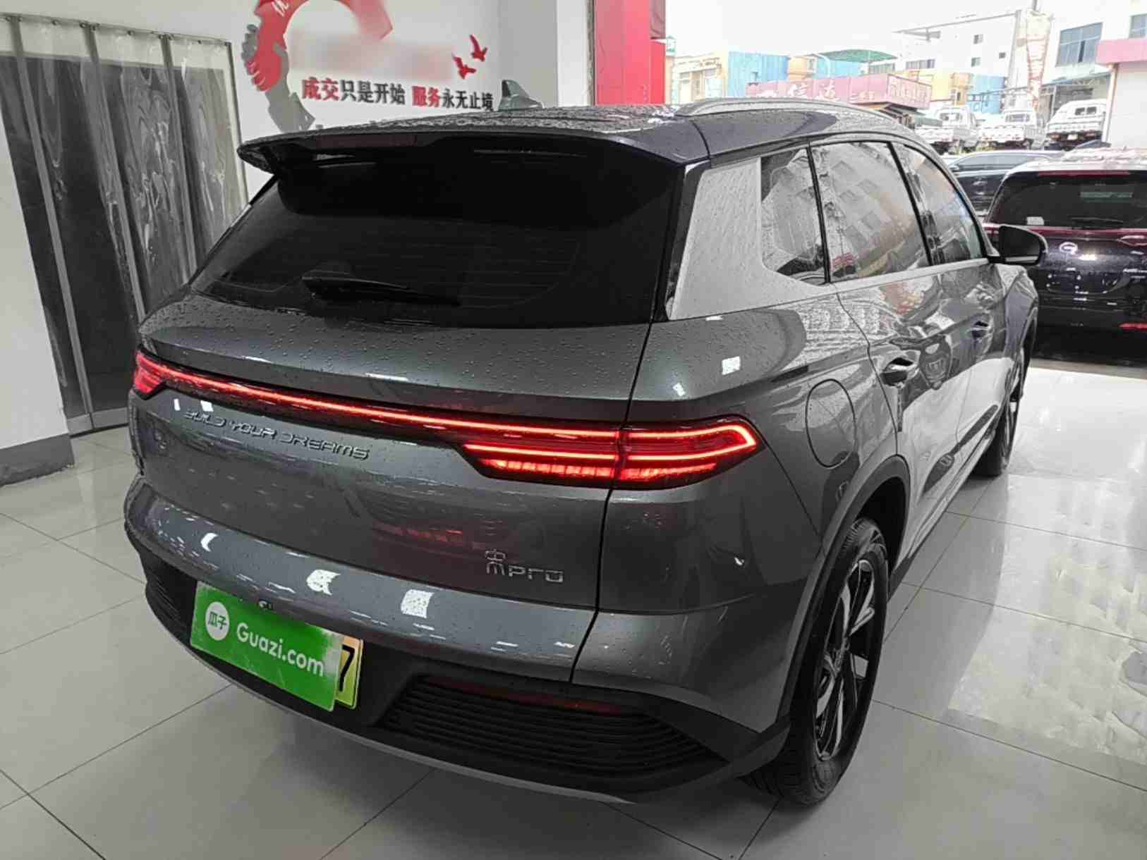车辆右后45度外观展示