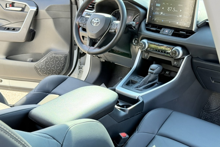 丰田 威兰达 2020款 2.0L CVT两驱豪华版中控内饰7010