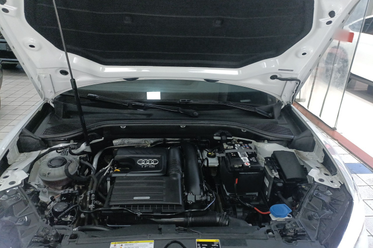 奥迪Q2L 2020款 35 TFSI 时尚致雅型机舱底盘24